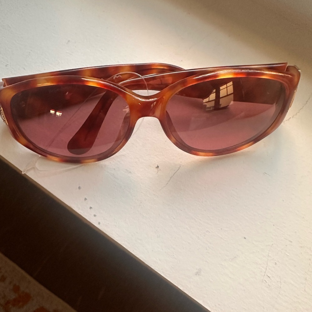 Yves Saint Laurent Sunglasses - Picture 4 of 5